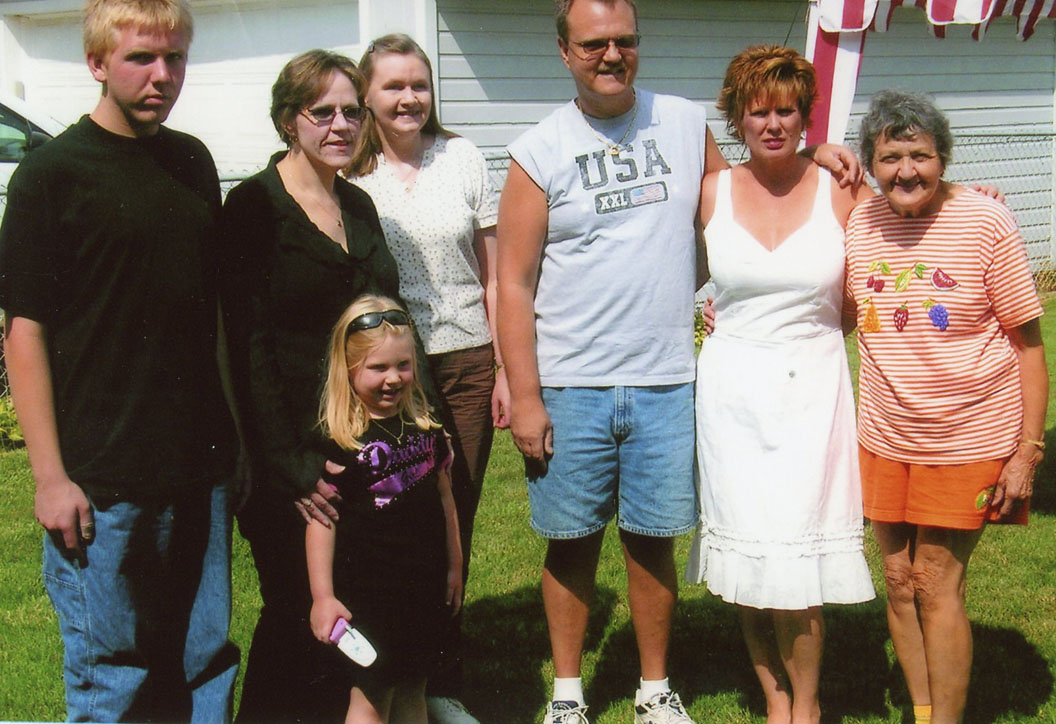 at Aunt Esther's: Dallas, Darleen, Haley, Mariana, Alan, Sandy, Esther